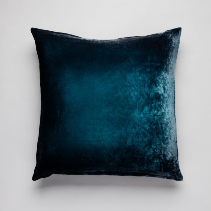 Kevin Obrien Ombre velvet pillow Midnight 22x22in 5c6d0341 fdfa 4dcc 8075 14d92911230e