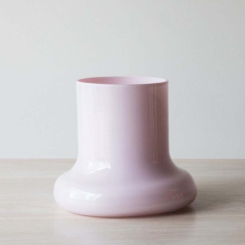 toque vase pink